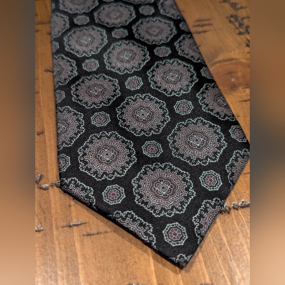 Brioni 100% Silk Medallion Tie